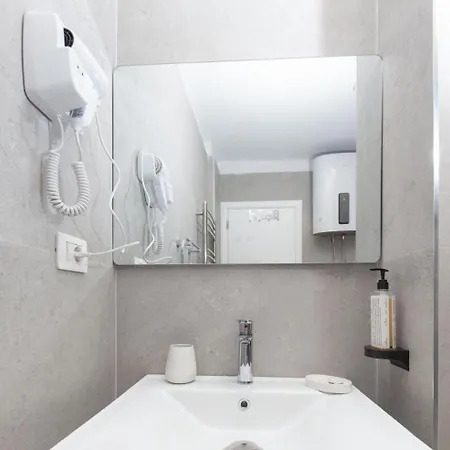 Chic & Serene Apartment-your Relaxing Oasis 地拉那