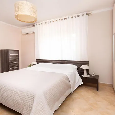 Chic & Serene Apartment-your Relaxing Oasis
