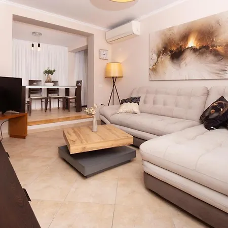 Chic & Serene Apartment-your Relaxing Oasis Lejlighed Tirana