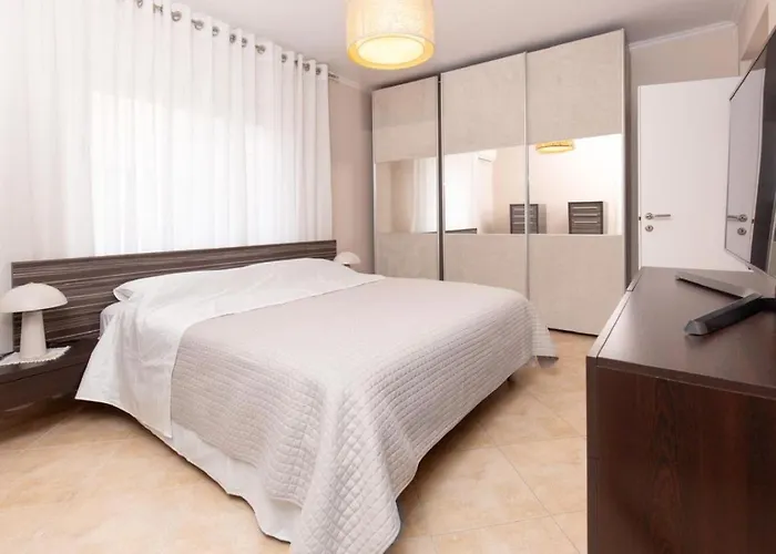 Chic & Serene Apartment-your Relaxing Oasis Lejlighed Tirana