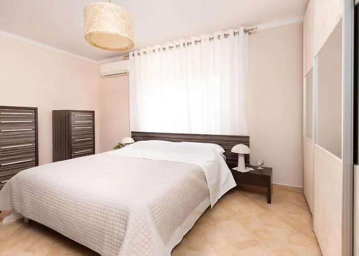 Chic & Serene Apartment-your Relaxing Oasis
